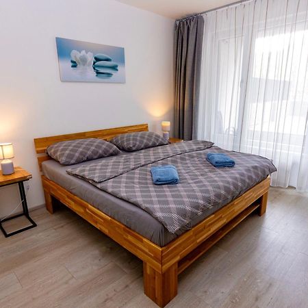 Modern Apartment • Garden • Near The City Center Прага Екстер'єр фото